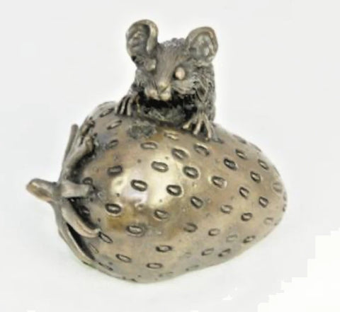 Mouse On Strawberry by Oriele Bronze MM99S